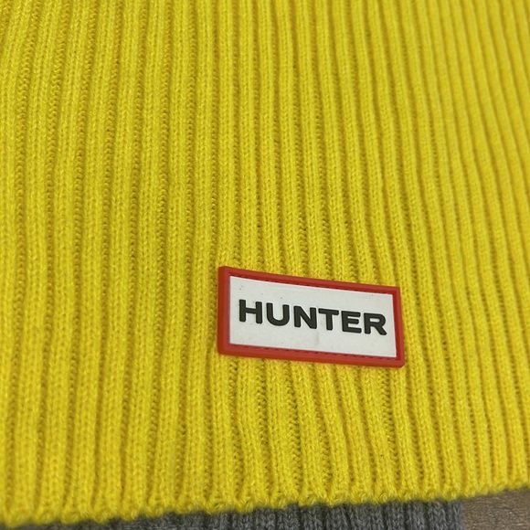 ❤️❤️PRELOVED❤️❤️ HUNTER Original Moustache Beanie Bobble Hat and Scarf - Picture 8 of 12